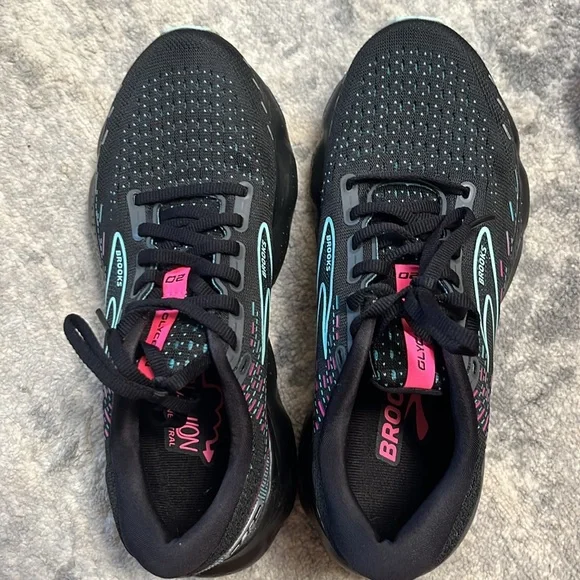 brooks sneakers - Picture 6 of 10